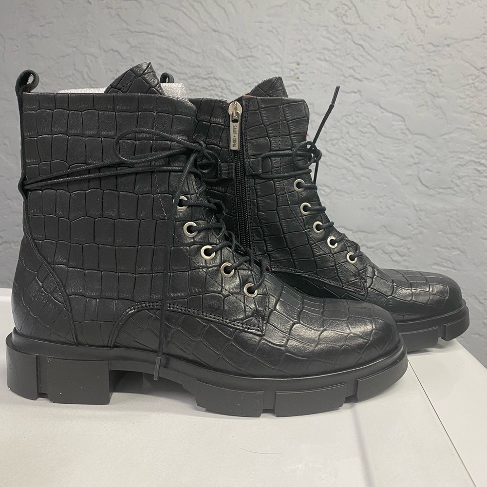 Brand new! Never worn! Size US 9 Sofia + Saint